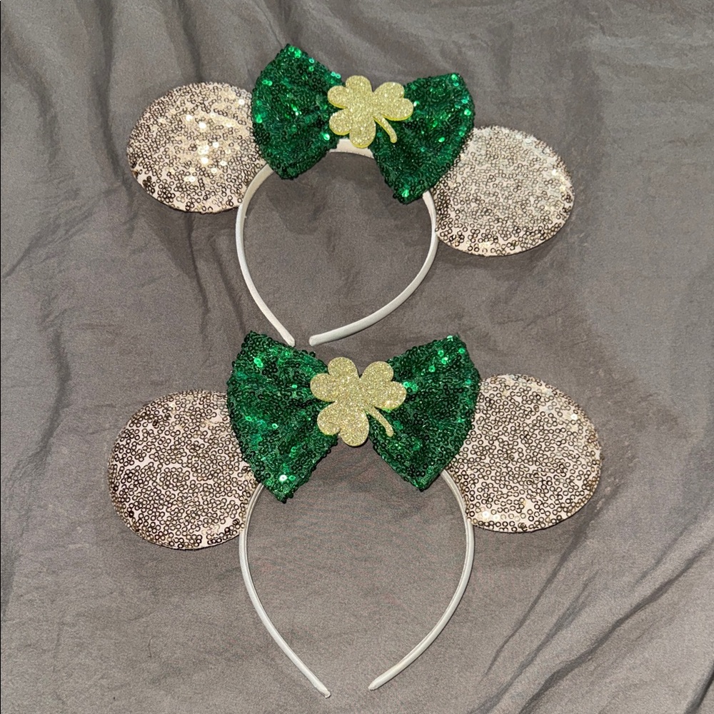 Sequin Mouse Ears with Green Bow